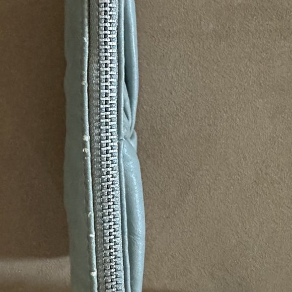 Vera Wang Wristlet mini - Picture 3 of 7